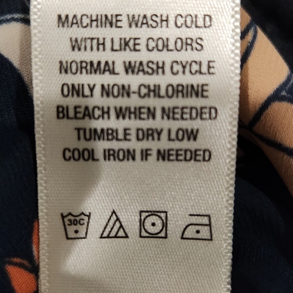 West K Dallas Side Tie Dolman Sleeve Navy Floral Wrap Blouse. NWT. Size Large. - Picture 6 of 9